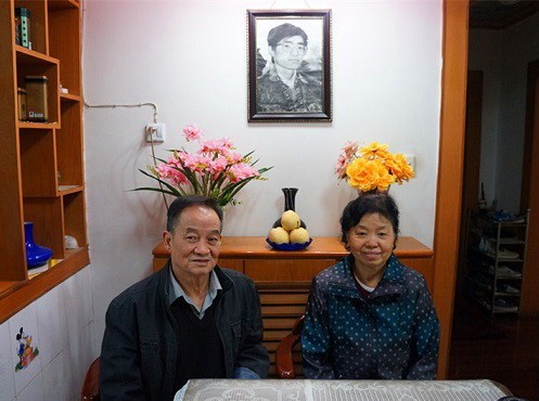 吴国锋的父亲吴定富和母亲宋秀玲（2013年）