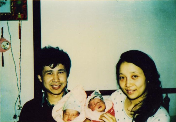 Xiao Bo with wife and their twin boys