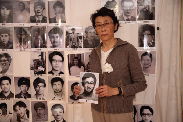 Yuan Ren (袁刃), sister of Yuan Li, holding his portrait at the Tiananmen Mothers’ 30th anniversary commemoration of June Fourth victims, March 2019