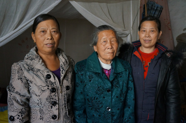 Zhou Deping’s mother and two sisters, November 2013